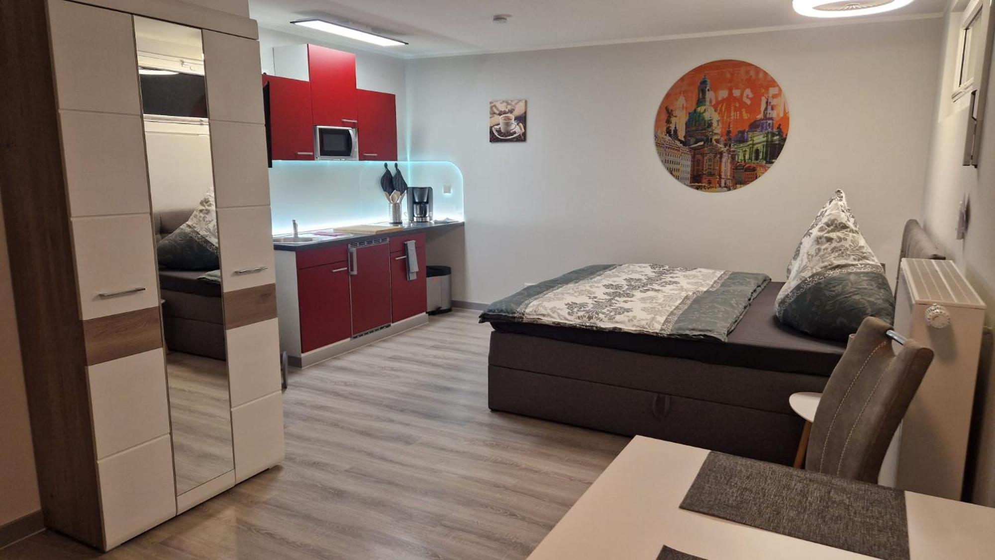 Ferienwohnung Oder Studio Dresden-Neustadt Inkl Parkplatz Mit Balkon Oder Terrasse 部屋 写真